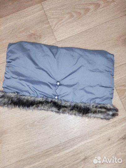 Меховая муфта для рук на ручку коляски