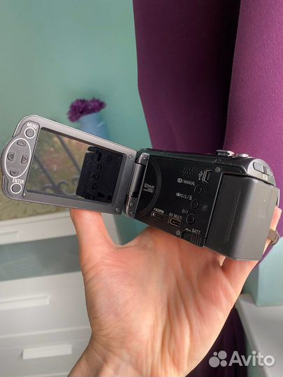 Видеокамера Panasonic HC-VC100
