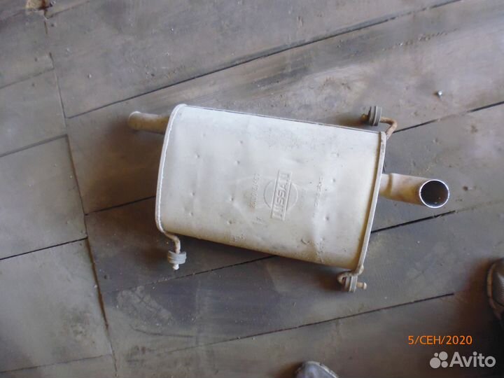 Ниссан примера р11. 2000г.в. глушитель