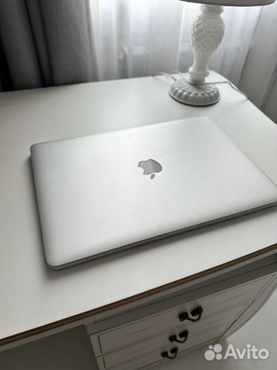 Apple MacBook Pro 15 2015 16 GB AMD A1398