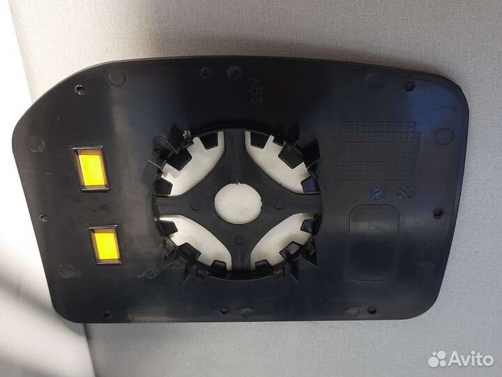 Стекло зеркала бок левое верх Transit 06- 01031700