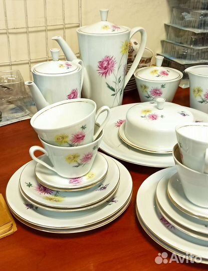 Сервиз чайно-кофейный гдр 60х гг « Астры »