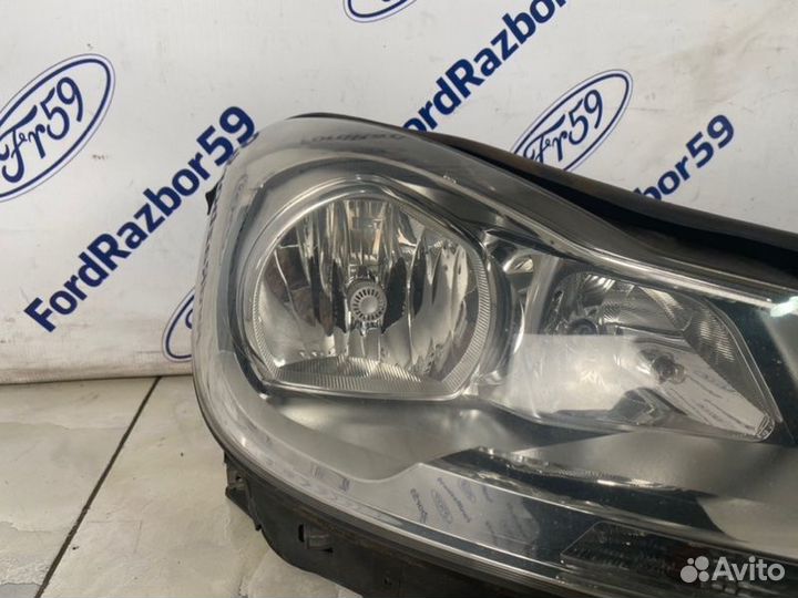 Фара передняя правая Mercedes-Benz C-Class W204