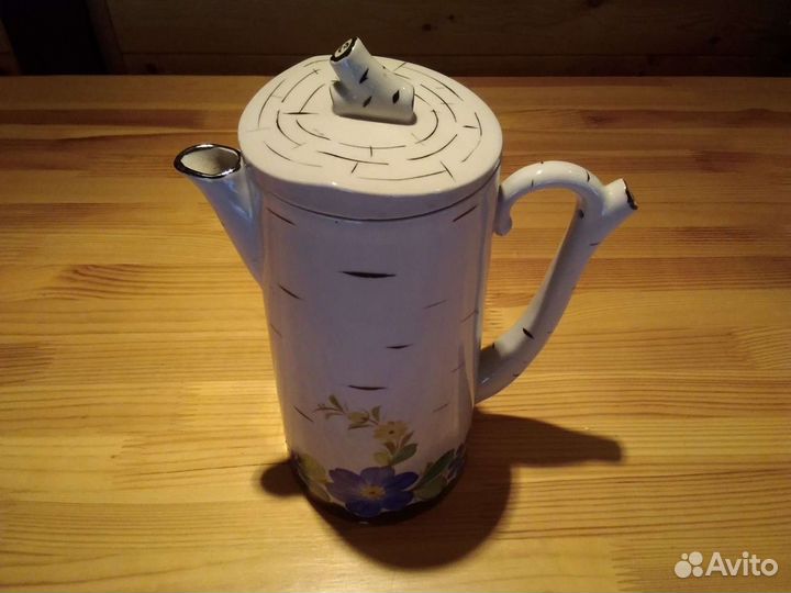 Фарфоровый кувшин