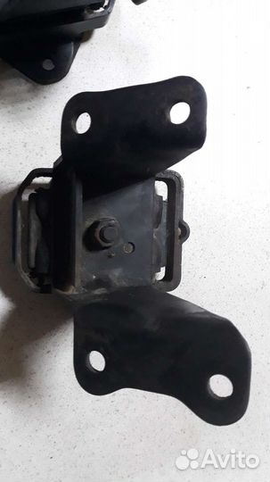 Подушка двигателя toyota crown ms110