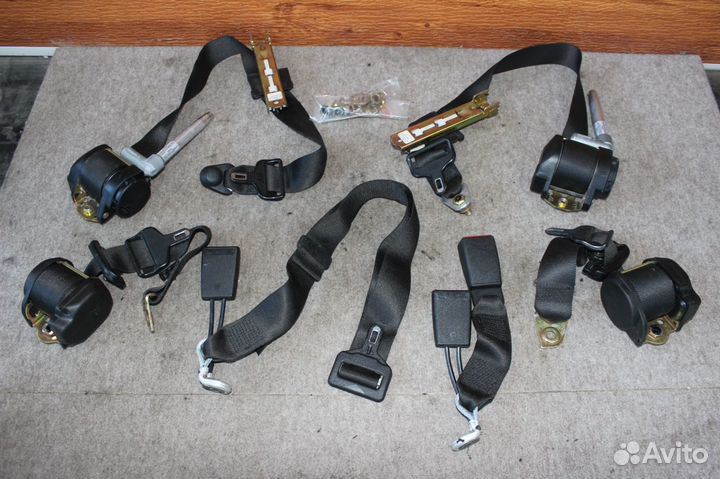 Комплект ремней безопасности Mercedes E-Class W124