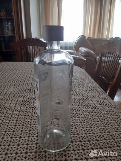 Пустая бутылка из под водки