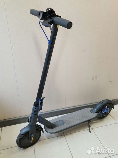 Электросамокат Xiaomi Mi Scooter 3