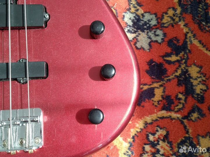 Басс гитара 4 струны(Yamaha)