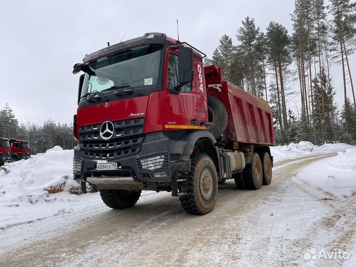 Водитель самосвала