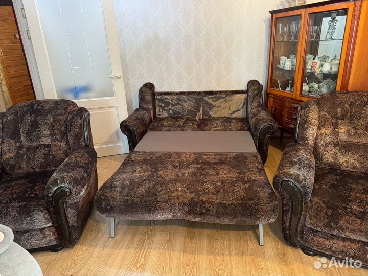 Продам диван и два кресла фабрика 