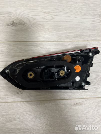 60U945307A фара задняя внутреняя skoda rapid