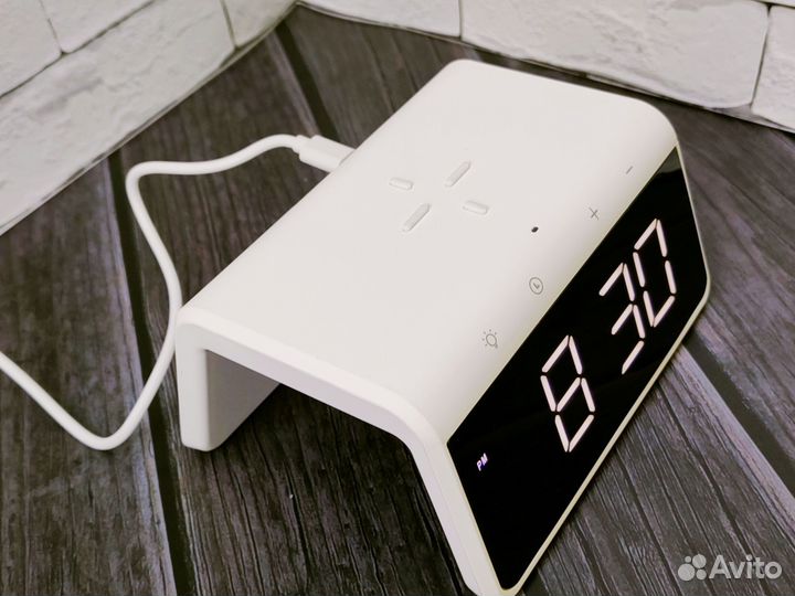 Зарядное устройство 3 в 1 с часами