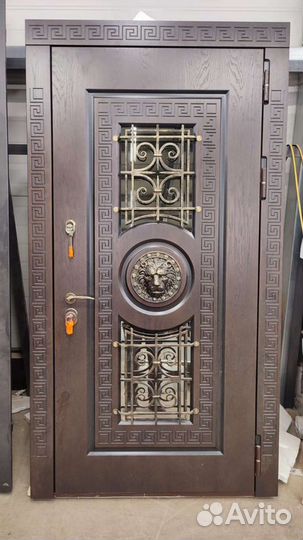 Входные элитные двери в дом