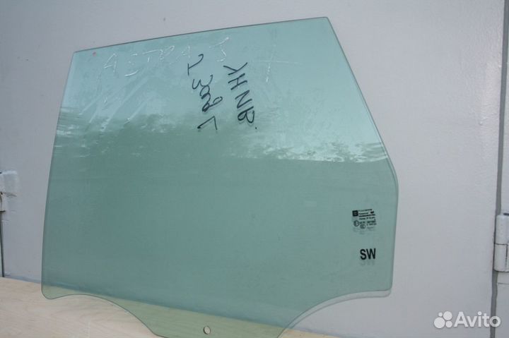 Стекло заднее левое универсал Опель Астра J Джей