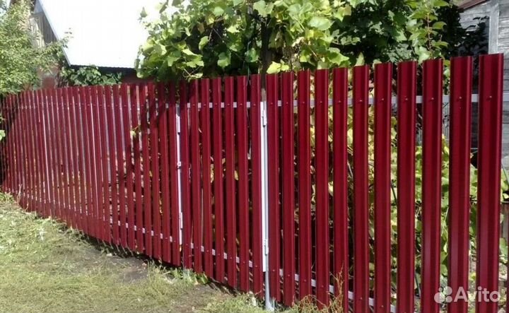 Забор из евроштакетника под ключ быстро