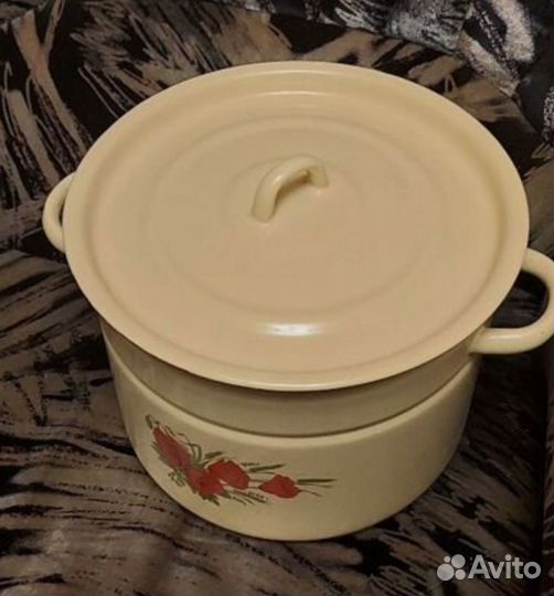 Кастрюля эмалированная большая