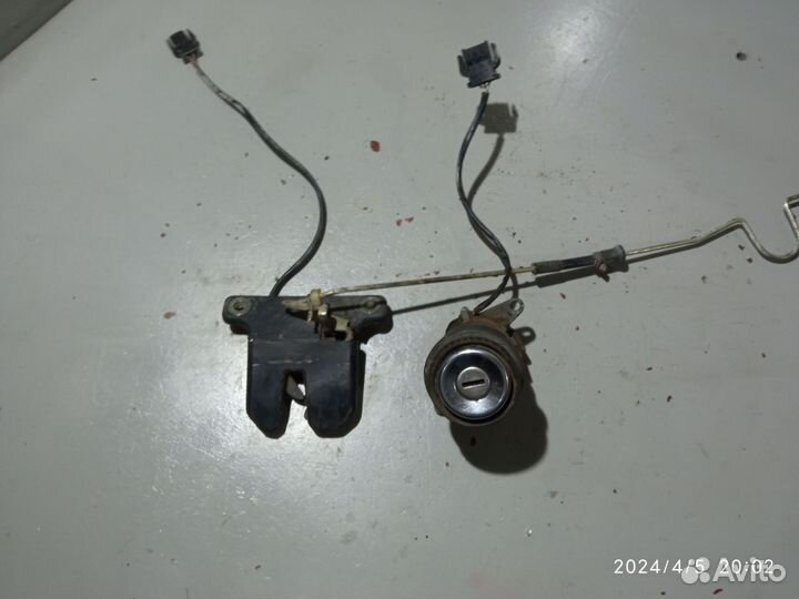 Замок крышки багажника audi 80 b4