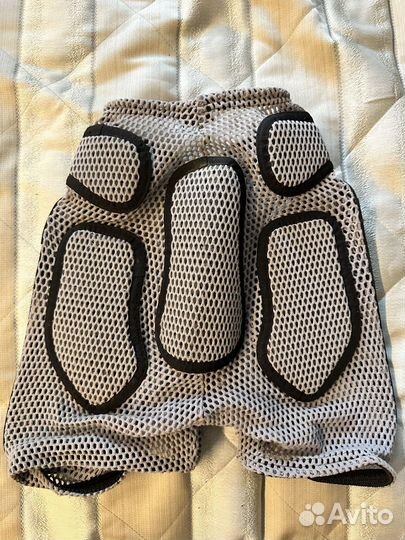 Защитные шорты для занятия спортом