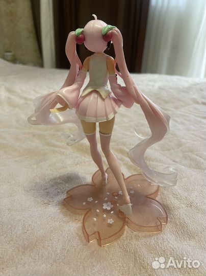 Фигурки из игр Секай-Хатцуне Мику и Геншин-Фишль