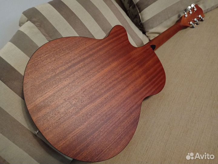 Акустическая гитара