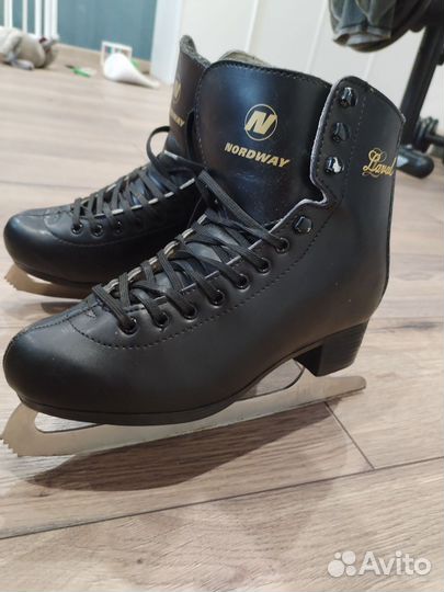 Коньки фигурные женские