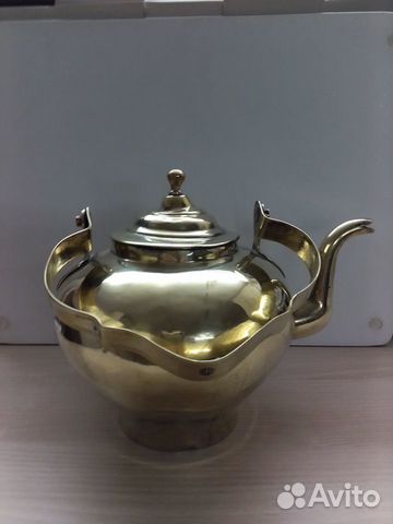 Старинный латунный чайник, в форме 