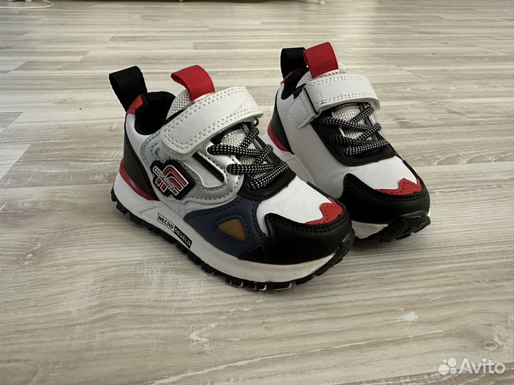 Кроссовки детские 26 размер