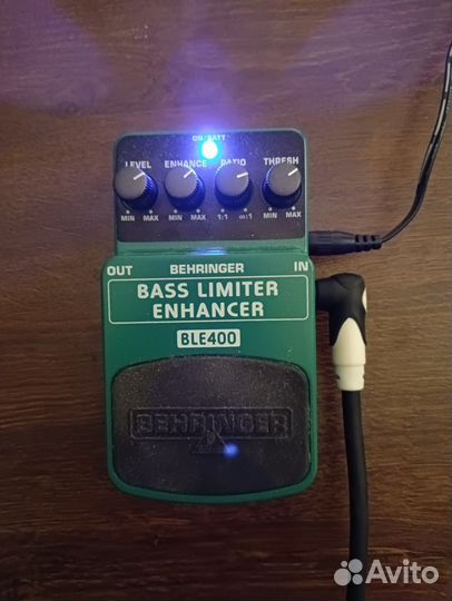 Басовая педаль behringer BLE400