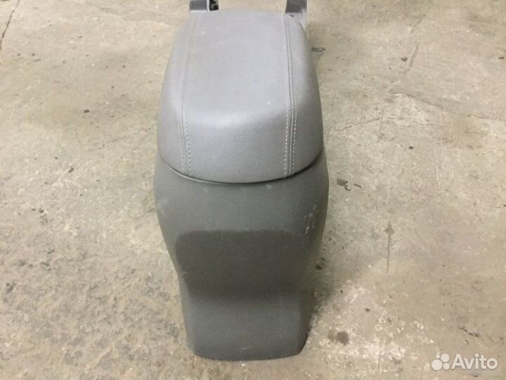 Подлокотник серый Kia Sportage 2010-2015