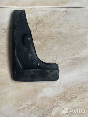 Брызговик передний левый Toyota Rav 4 Ca 40