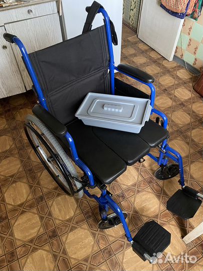 Инвалидная коляска с санитарным оснащением