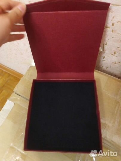 Коробка подарочная новая