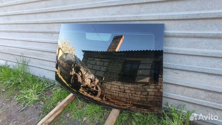 Стекло заднее Peugeot 408