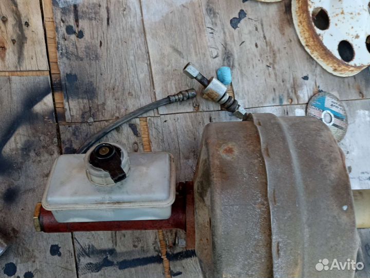 Тормозной вакуум с цилиндр в сборе на УАЗ хантер