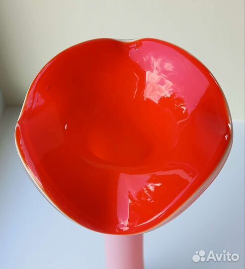 Ваза СССР Цветное стекло Гутная т. Красный май