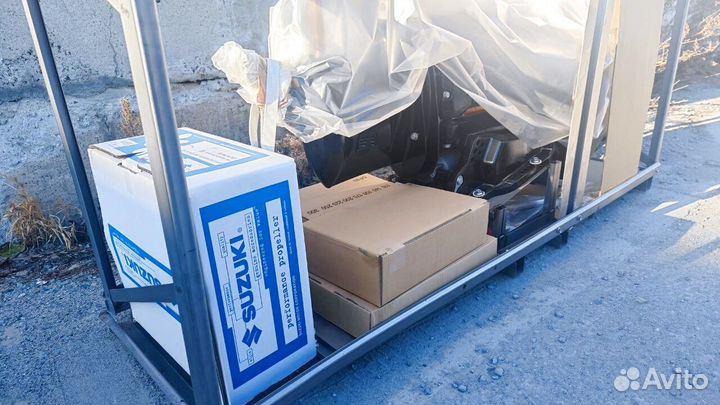 Мотор лодочный Suzuki DF100BTX черный