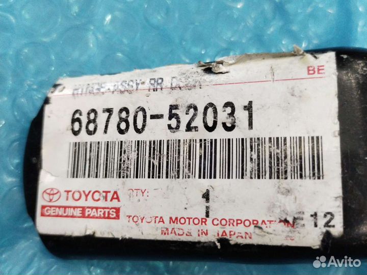 Петля двери тойота и лексус 68780-52031 NEW