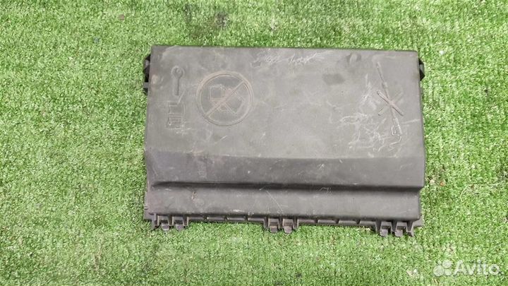 Крышка блока предохранителей (моторный отсек) Ope