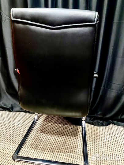 Офисное кожаное кресло бу