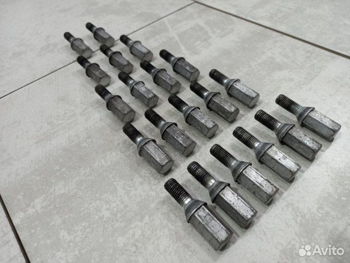 Болты колесные комплект Mercedes C200 W202 111.945