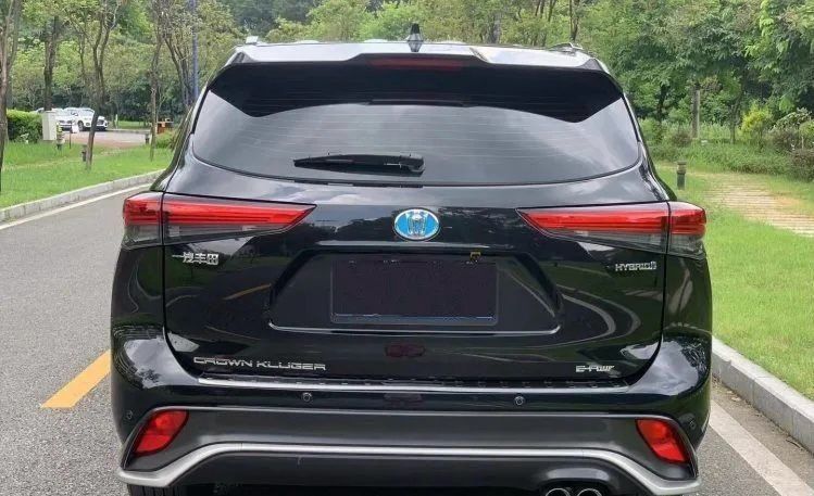 Toyota Crown Kluger: фото из отзыва