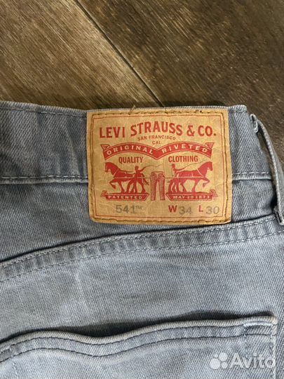 Джинсы levis