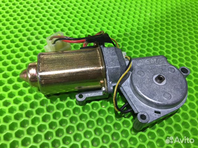 Моторчик люка крыши LR Discovery-2 EGQ100230