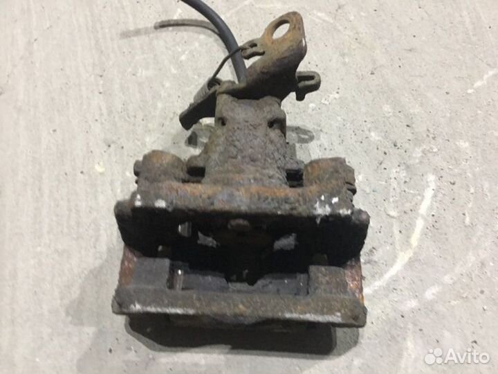 Суппорт тормозной задний правый Ford Kuga 1 2.5 I