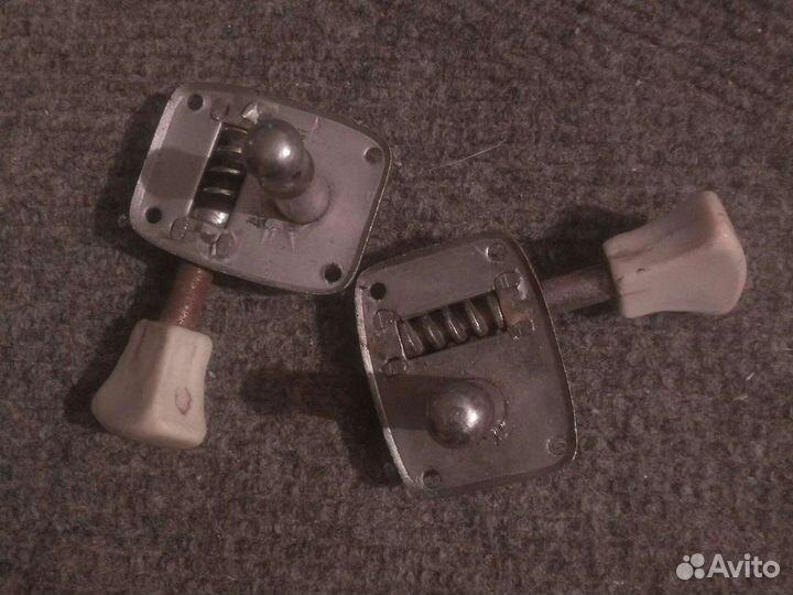 Один колок от советской бас-гитары