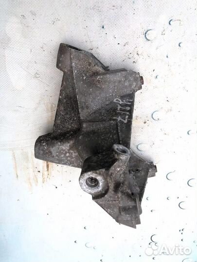 Кронштейн компрессора кондиционера 30711586