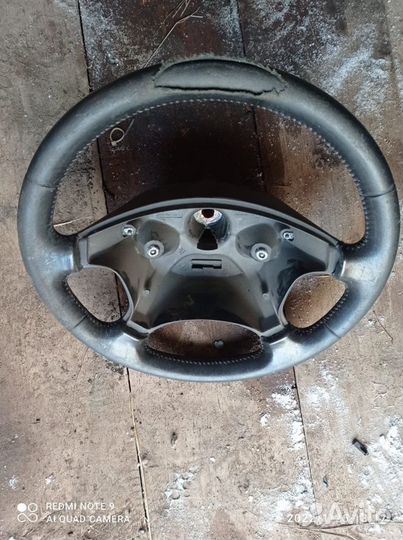 Руль Пежо 607 с дефектом