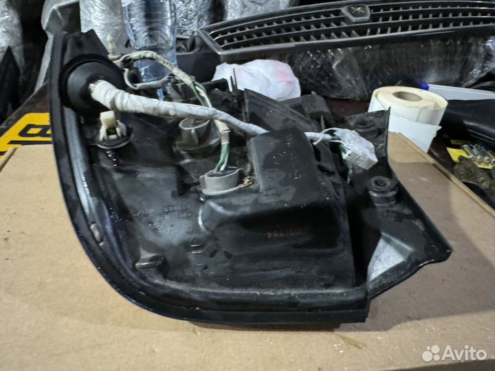 Задние фонари фары Lexus LS 2 (400) 1994-200