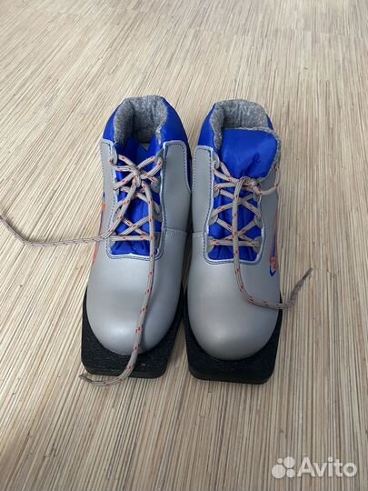 Лыжные ботинки